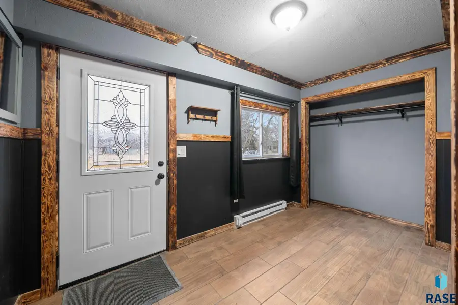 304 E 3rd St, Egan, SD 57024 - #2