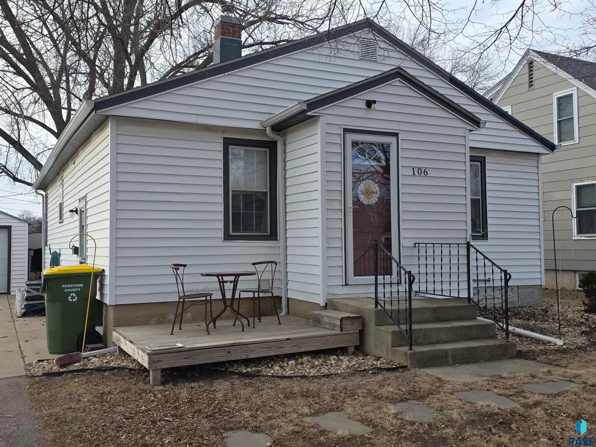 106 8th Ave Ave Sw, Pipestone, MN 56164 - #1