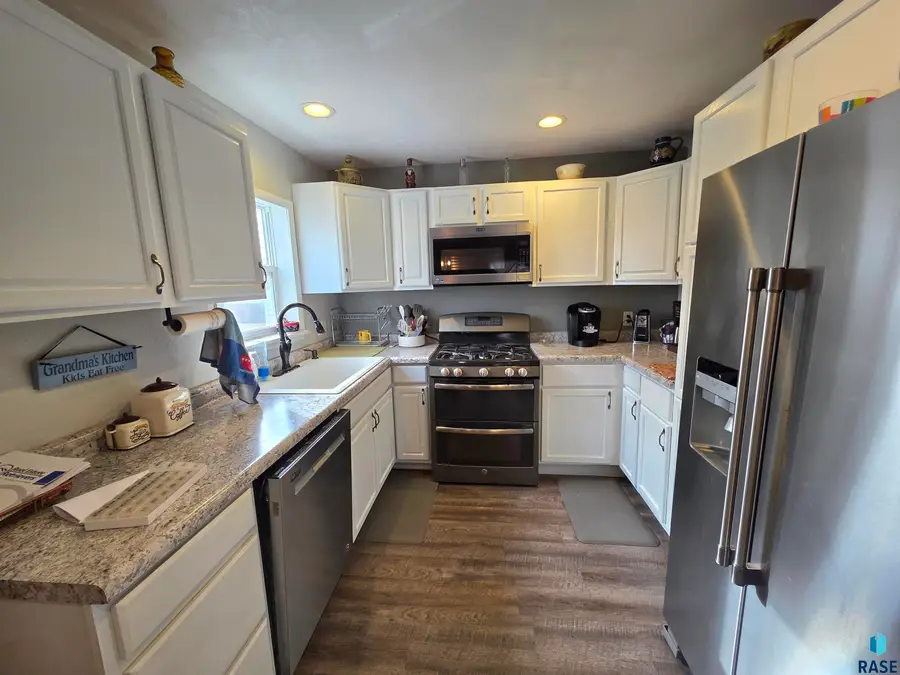 106 8th Ave Ave Sw, Pipestone, MN 56164 - #2