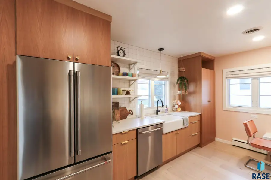 1016 S Lyndale Ave, Sioux Falls, SD 57105 - #3