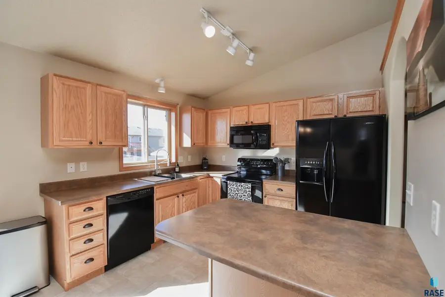 7805 W 44th St, Sioux Falls, SD 57106 - #2