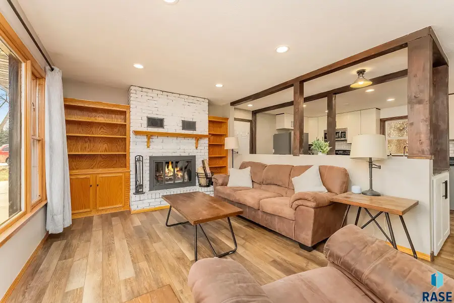 5104 W 38th St, Sioux Falls, SD 57106 - #3