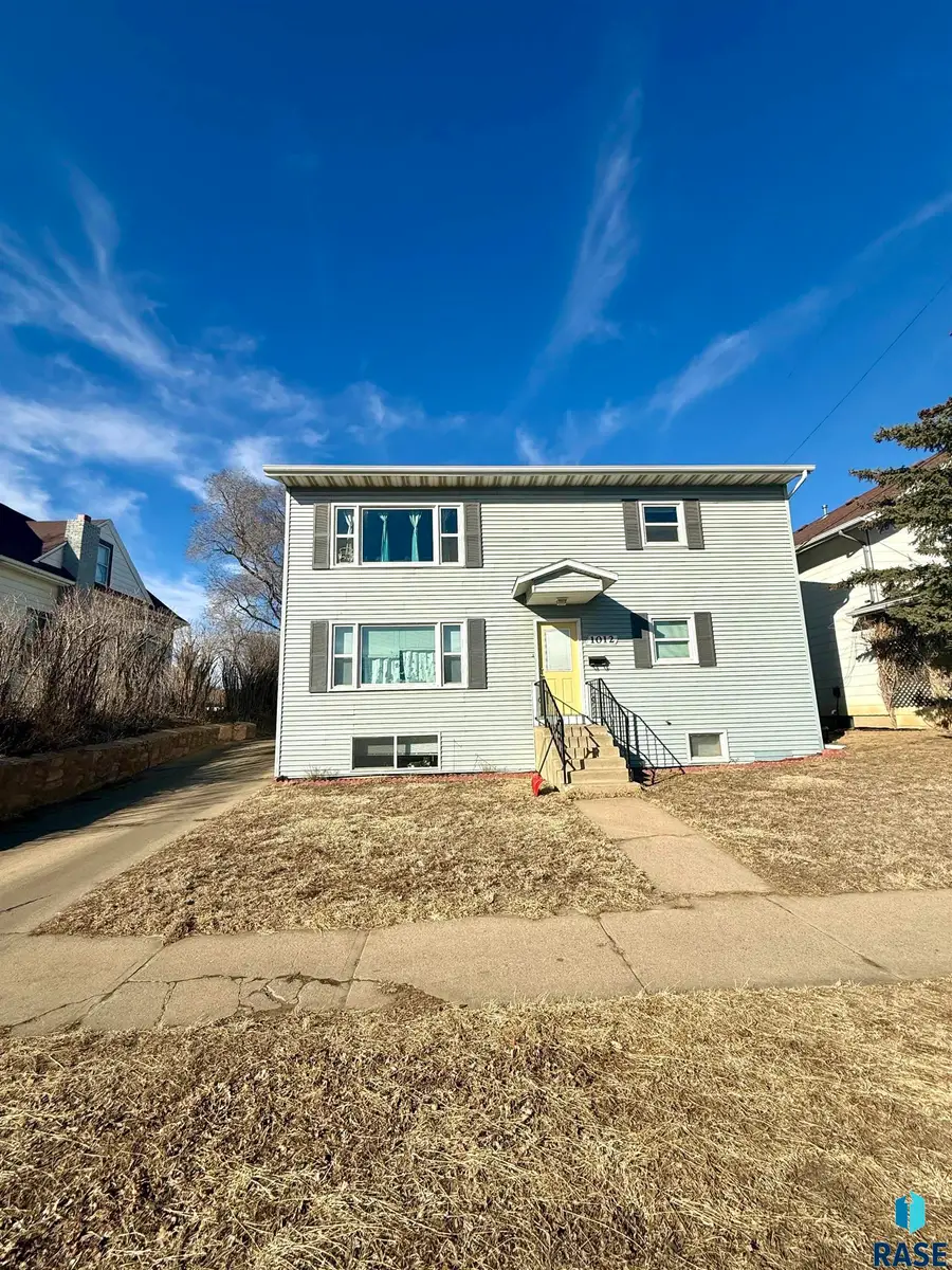 1012 W 8th St St E, Sioux Falls, SD 57104 - #2
