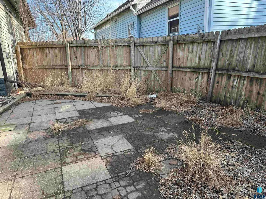 631 N Cedar St, Luverne, MN 56156 - #2