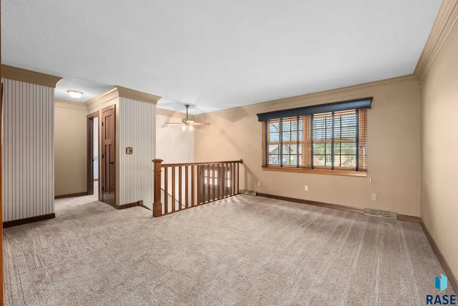 5805 W 50th St, Sioux Falls, SD 57106 - #3