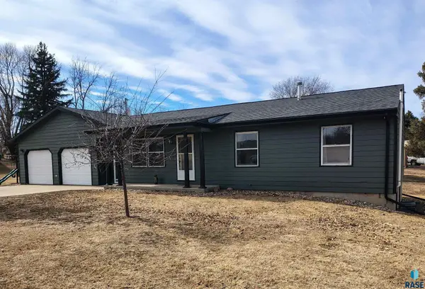 105 Center Ave, Garretson, SD 57030