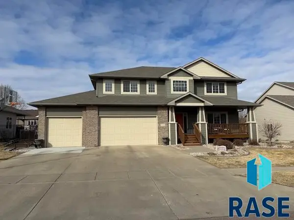 8128 S Grass Creek Dr, Sioux Falls, SD 57108