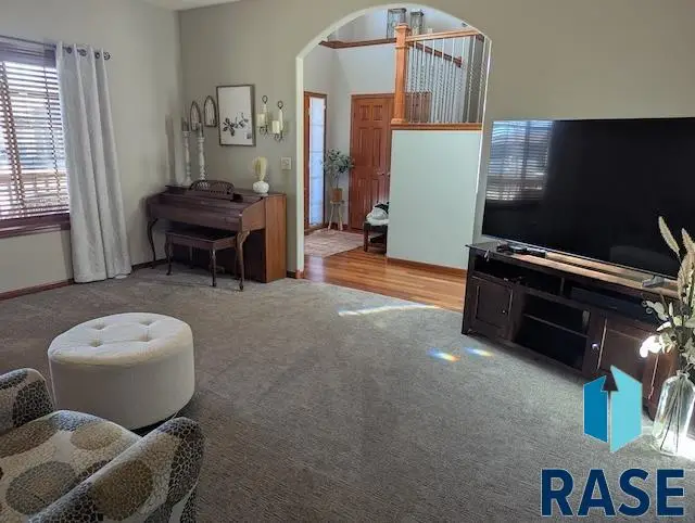 8128 S Grass Creek Dr, Sioux Falls, SD 57108 - #3