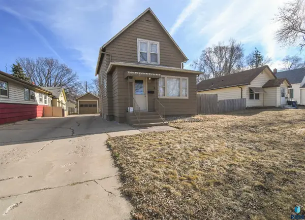 930 N Sherman Ave, Sioux Falls, SD 57103