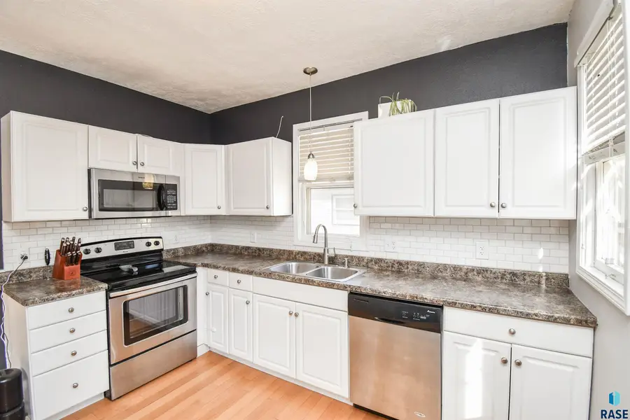 930 N Sherman Ave, Sioux Falls, SD 57103 - #3