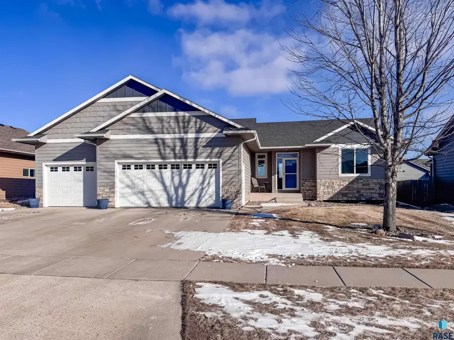 3604 S Home Plate Ave, Sioux Falls, SD 57110 - #2