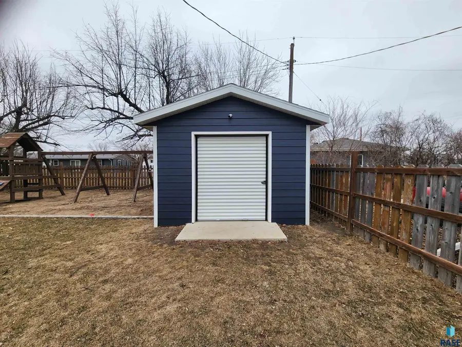 430 E Washington Ave, Salem, SD 57058 - #3