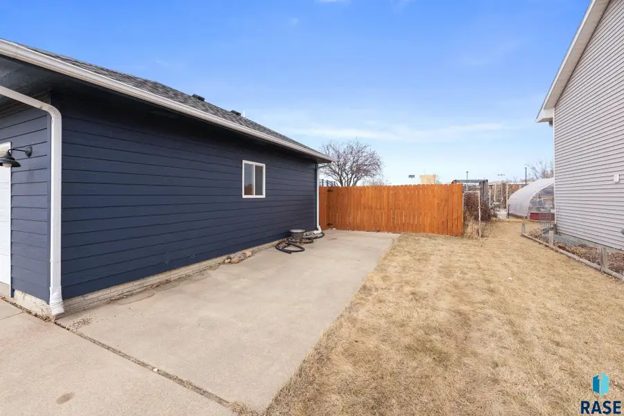 7508 W Alexandra St, Sioux Falls, SD 57106 - #3