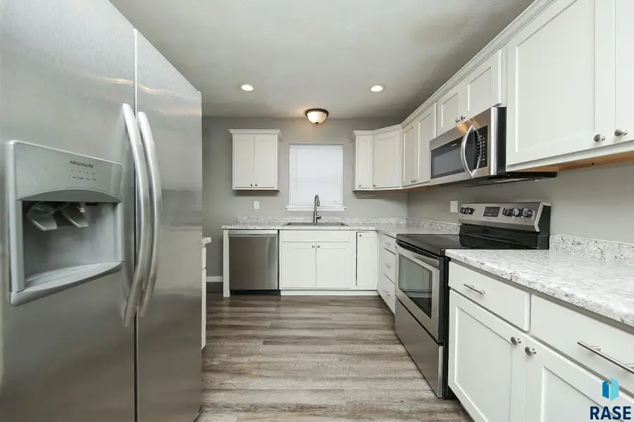 501 S 5th Ave, Brandon, SD 57005 - #3