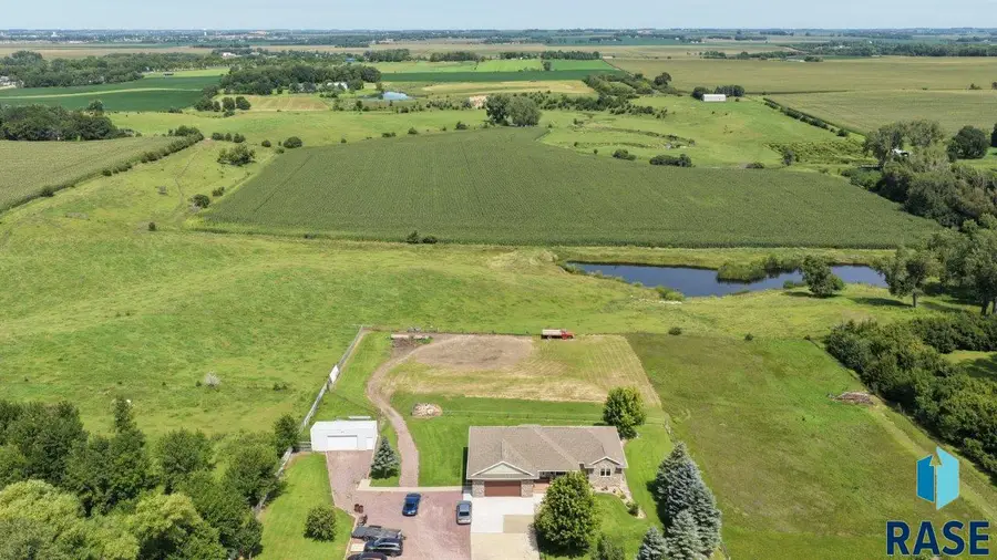 48438 265th St, Valley Springs, SD 57068 - #2