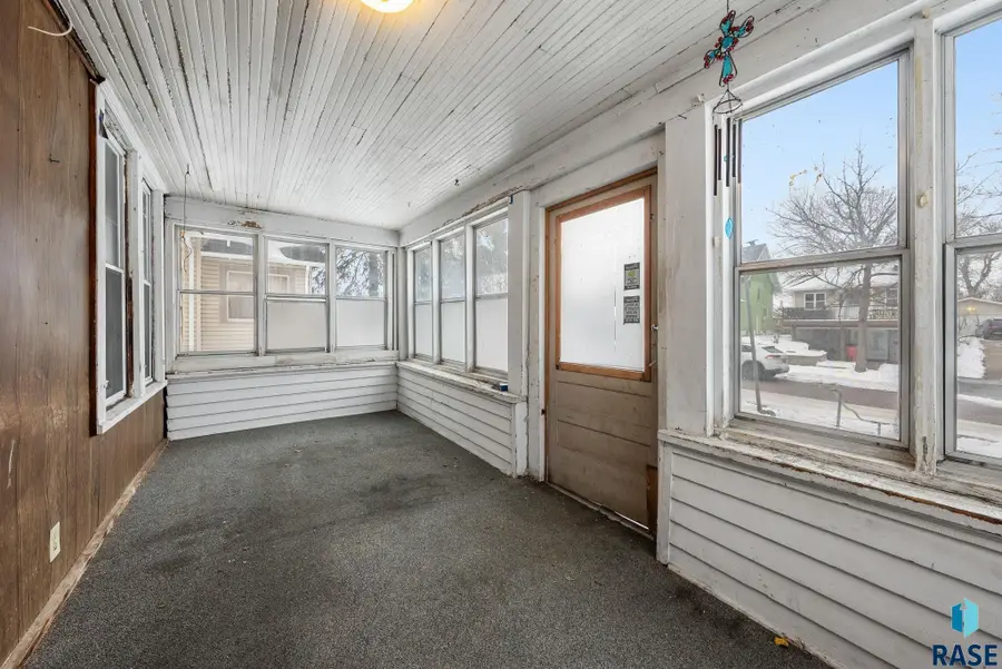 611 N Walts Ave, Sioux Falls, SD 57104 - #2