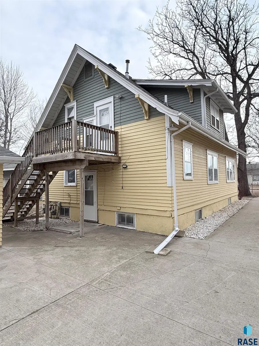 117 S Pine St, Vermillion, SD 57069 - #2