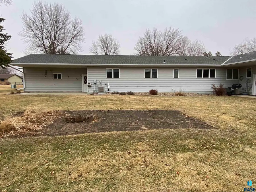 501 James St, Luverne, MN 56156 - #2