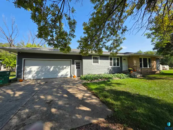 230 W Nebraska St, Carthage, SD 57323