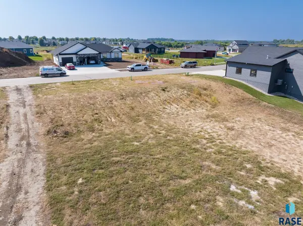 5535 W Colonial Ct, Sioux Falls, SD 57107