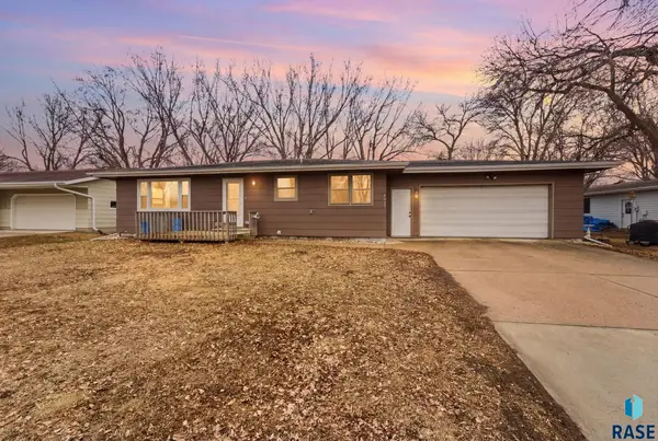 1916 E Sylvan Cir, Brandon, SD 57005