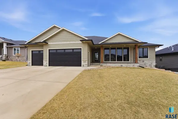 2300 S Galena Ct, Sioux Falls, SD 57110