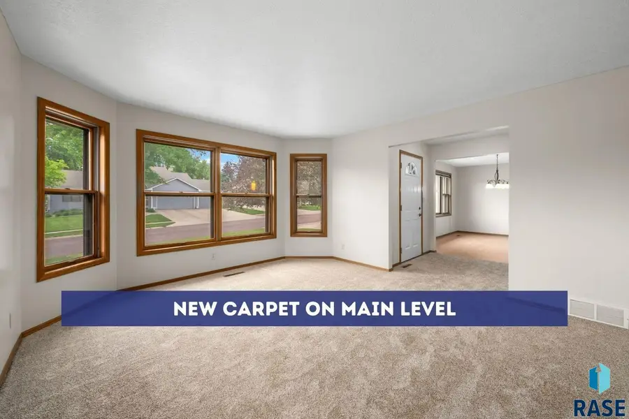 909 E 64th St, Sioux Falls, SD 57108 - #3