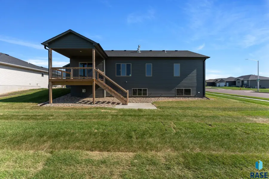 6709 E 37th St, Sioux Falls, SD 57110 - #2