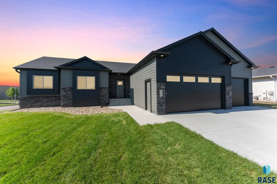 6709 E 37th St, Sioux Falls, SD 57110 - #3