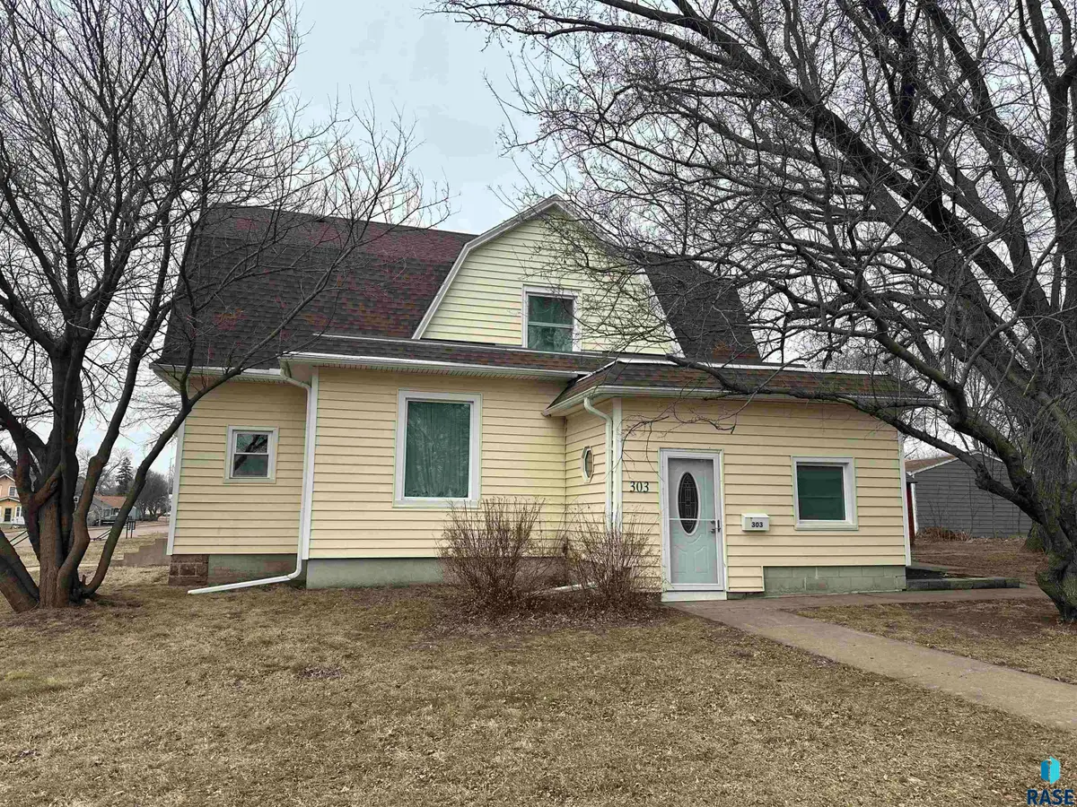 303 N Liberty Ave, Madison, SD 57042 - #1