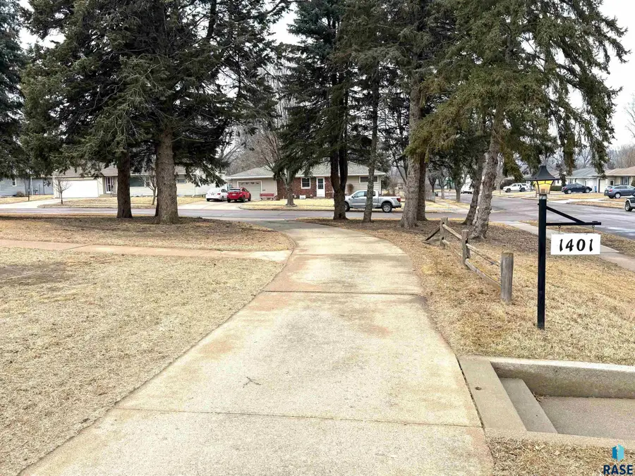 1401 S Riverdale Rd, Sioux Falls, SD 57105 - #2