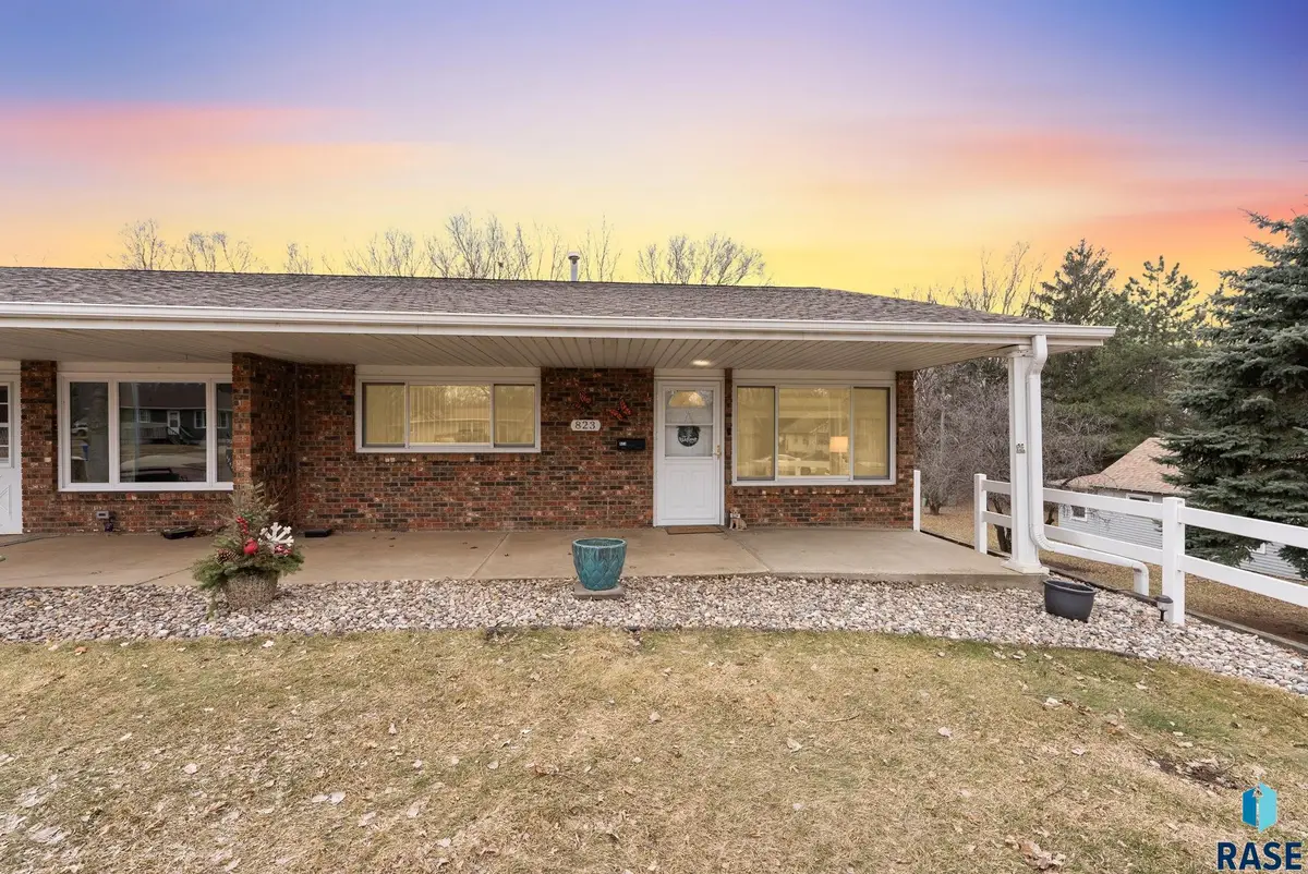823 E Center St, Madison, SD 57042 - #1