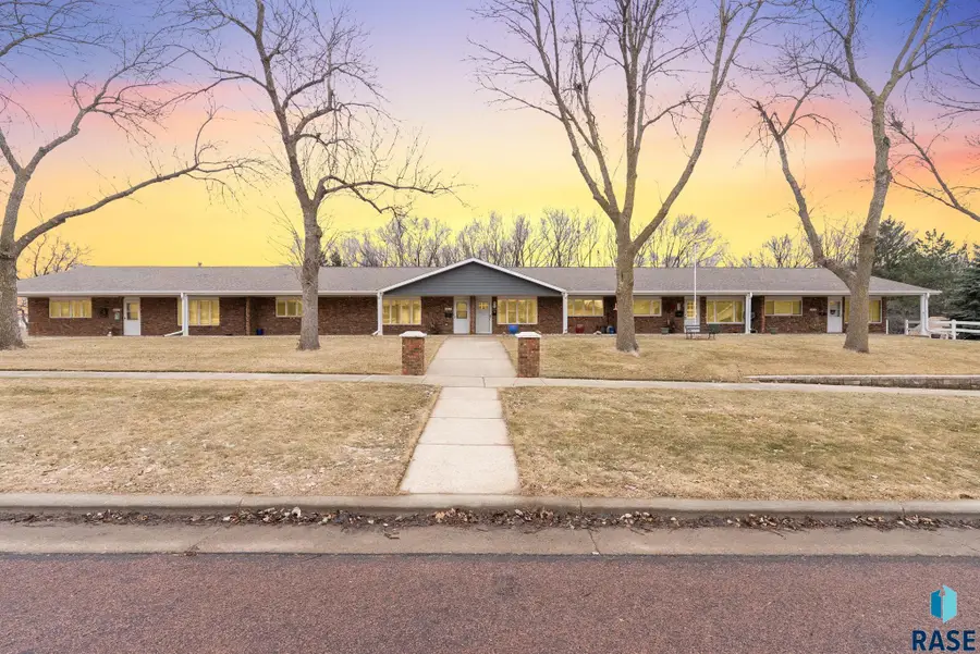 823 E Center St, Madison, SD 57042 - #2