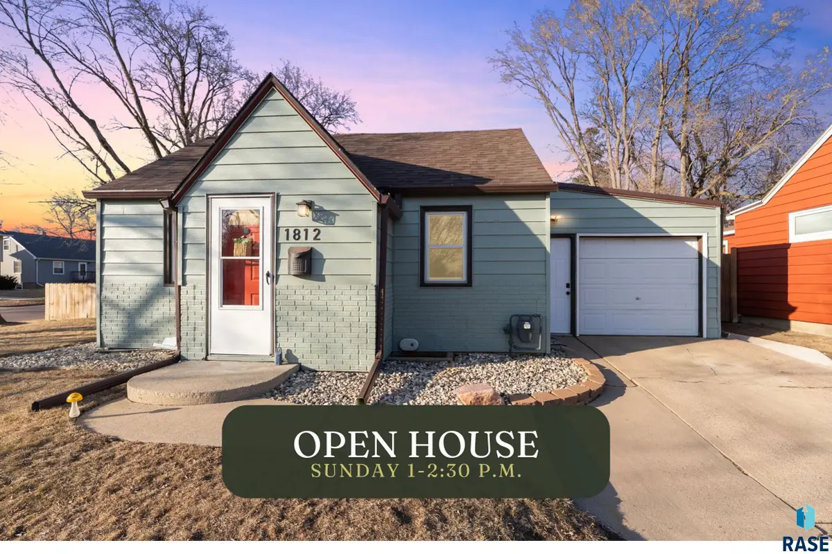 1812 W 28th St, Sioux Falls, SD 57105 - #1