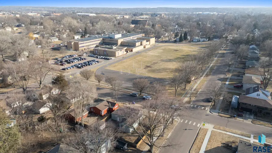 1812 W 28th St, Sioux Falls, SD 57105 - #3