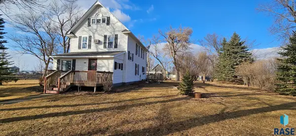 304 S 3rd St, Brandt, SD 57218