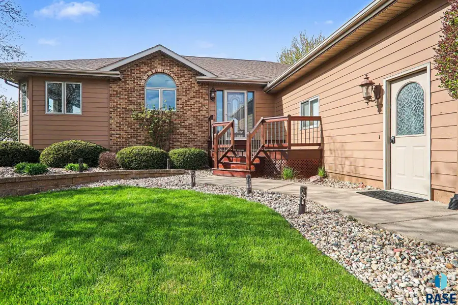 721 Britz Dr, Luverne, MN 56156 - #3