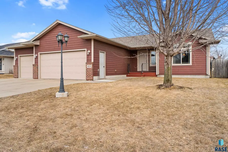 802 Honeysuckle Dr, Harrisburg, SD 57032 - #2
