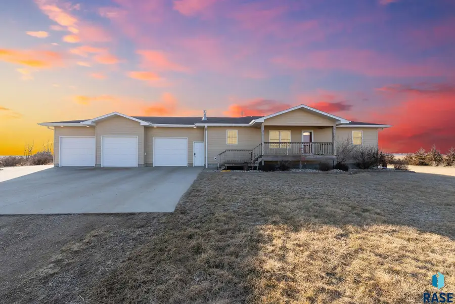 44453 262nd St, Canistota, SD 57012 - #2