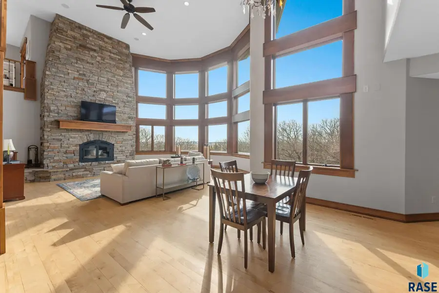 E Torrey Pine Cir, Sioux Falls, SD 57110 - #2