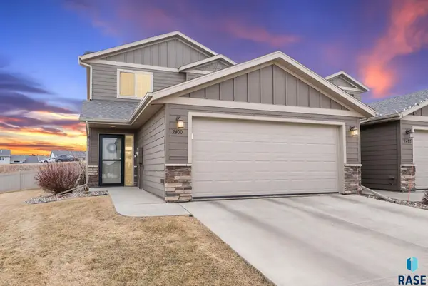 2400 Meadowside Pl, Sioux Falls, SD 57108