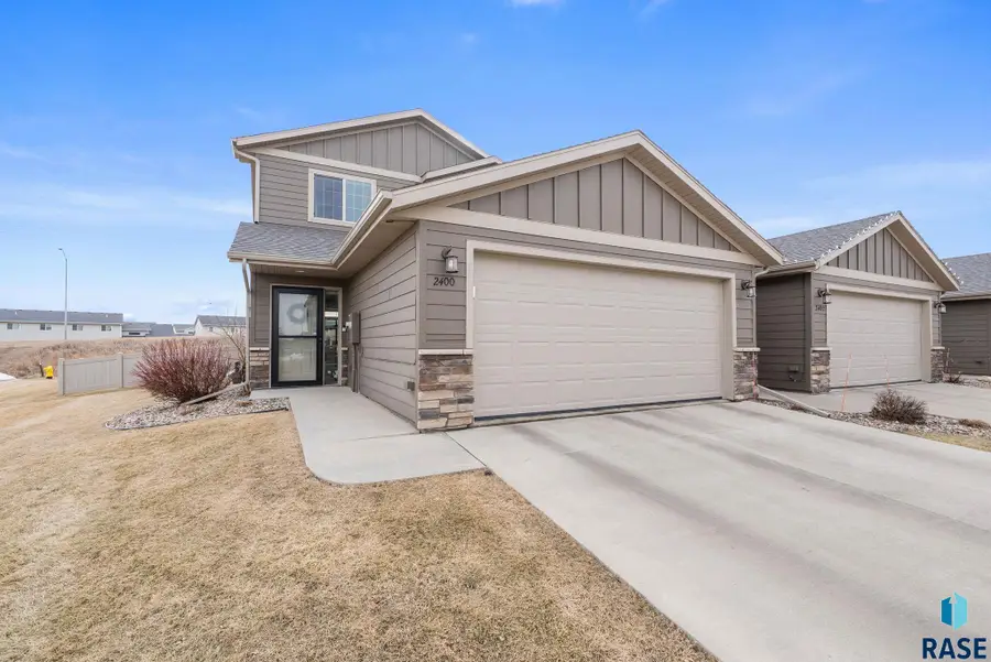 2400 Meadowside Pl, Sioux Falls, SD 57108 - #2