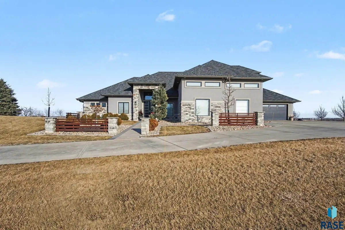 8800 N Kiwanis Ave, Sioux Falls, SD 57107 - #1