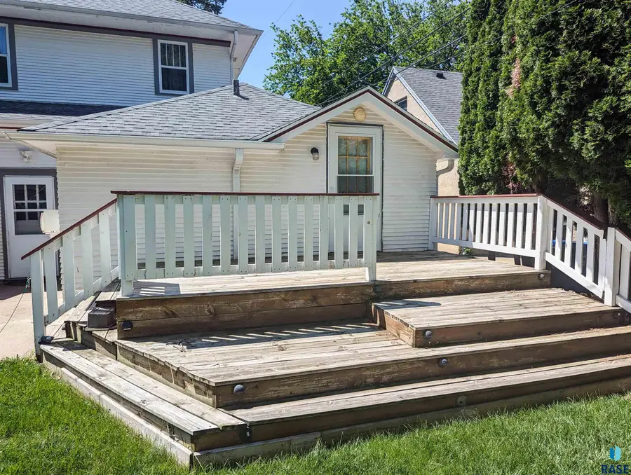 1010 W 7th St, Sioux Falls, SD 57104 - #2