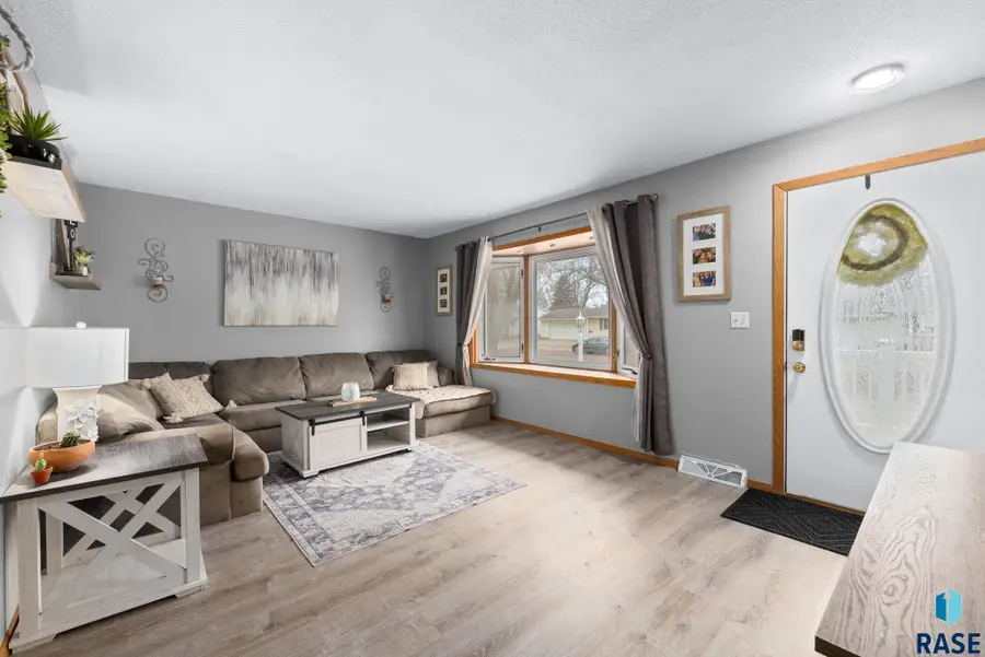 6609 W 47th St, Sioux Falls, SD 57106 - #2