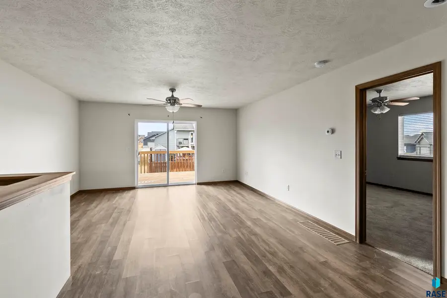 2527 Dorian Dr, Yankton, SD 57078 - #3