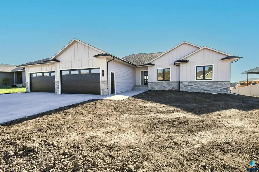 1612 N Notley Ct, Sioux Falls, SD 57110 - #3