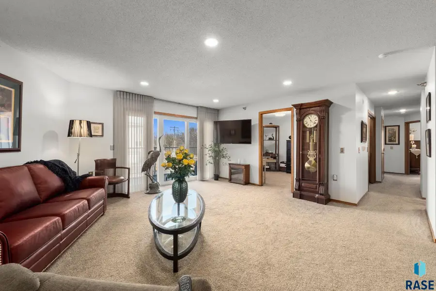 4609 S Oxbow Ave #202, Sioux Falls, SD 57106 - #3