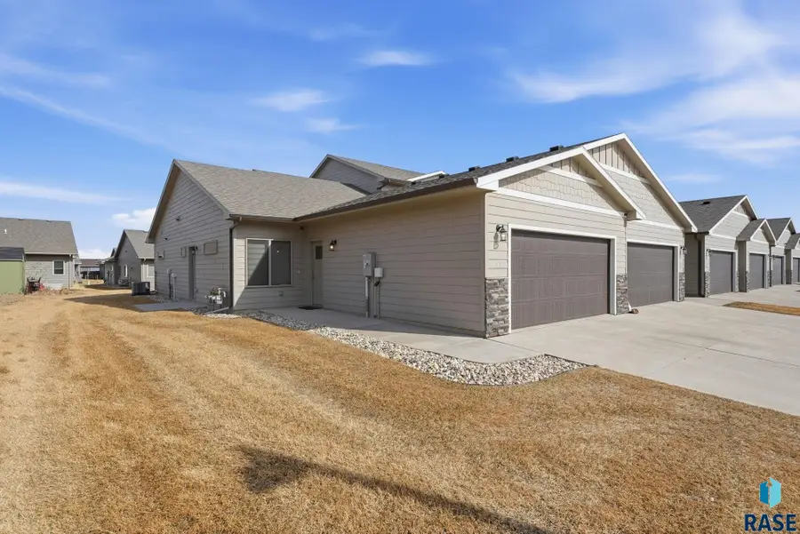 3500 E Siasconset Pl, Sioux Falls, SD 57108 - #2