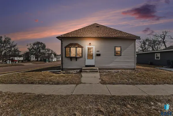 502 S Lee Ave, Madison, SD 57042